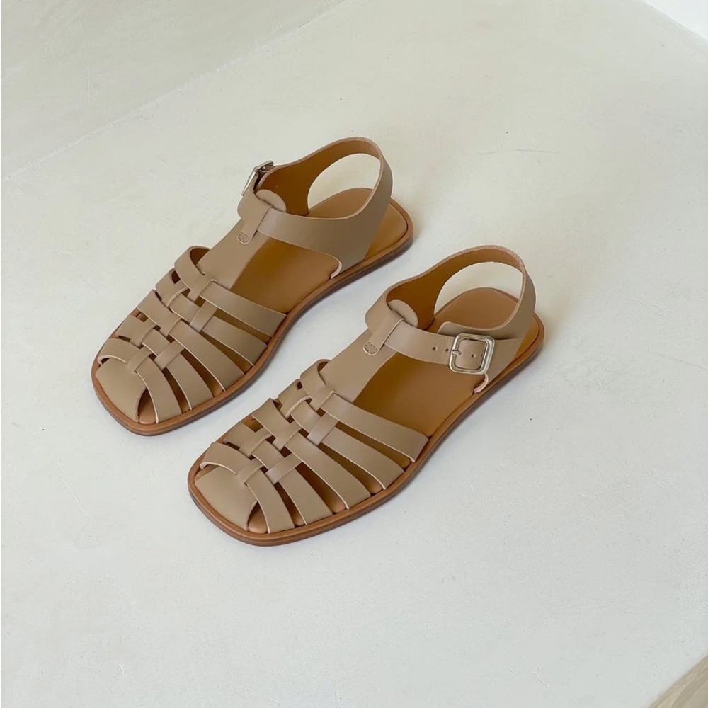 Loq Rio Sandals in Taupe